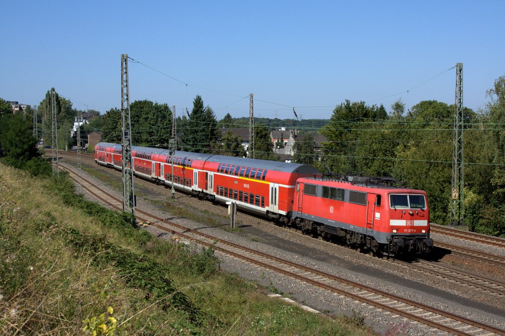 Die 111 077-4 am 08.09.2012 mit dem RE9 (Aachen - Siegen) in Eschweiler Hbf.