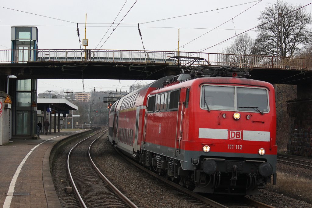 Die 111 112 fuhr am 11.3.12 mit einem RE durch Wuppertal-Sonnborn.