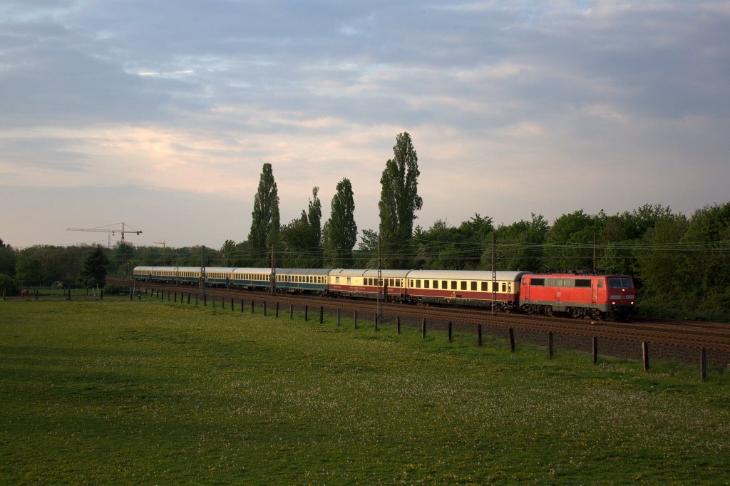 Die 111 119 am 01.05.2012 mit dem IC2417 in Langenfeld.