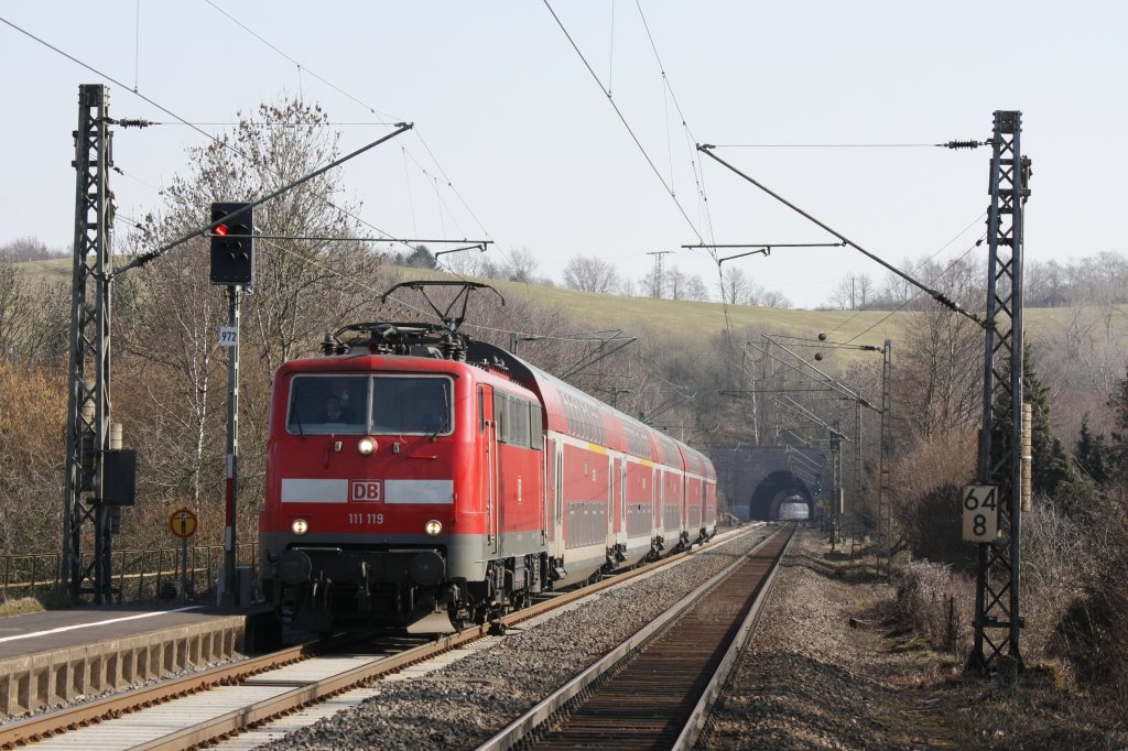 Die 111 119 fuhr am 08.03.2011 durch Eilendorf.