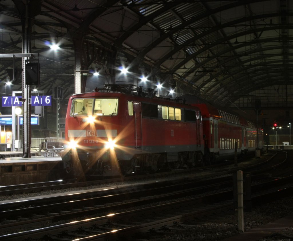 Die 111 122-8 stand am 01.11.2010 in Aachen Hbf.