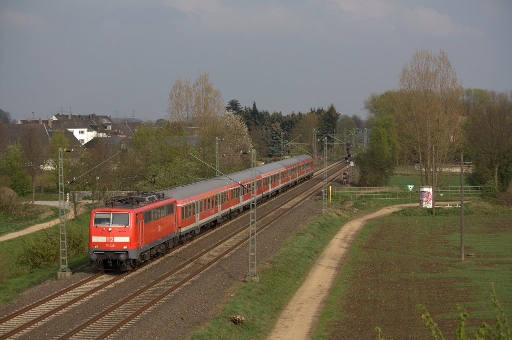 Die 111 129 am 13.04.2012 in M�nchengladbach-L�rrip.