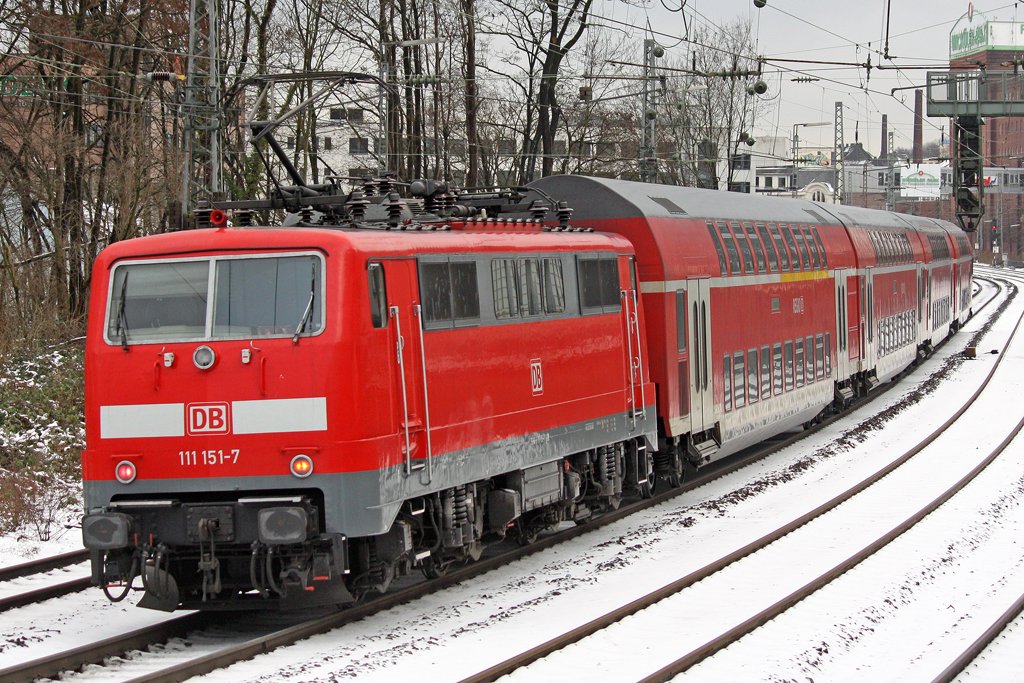 Die 111 151-7 in Wuppertal Elberfeld am 28,01,10
