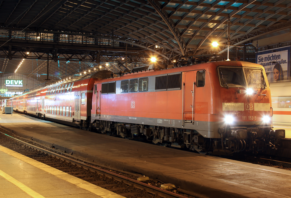 Die 111 152-5 heute mal mit dem RE1 von Aachen nach Paderborn in Kln HBF am 04.01.2012