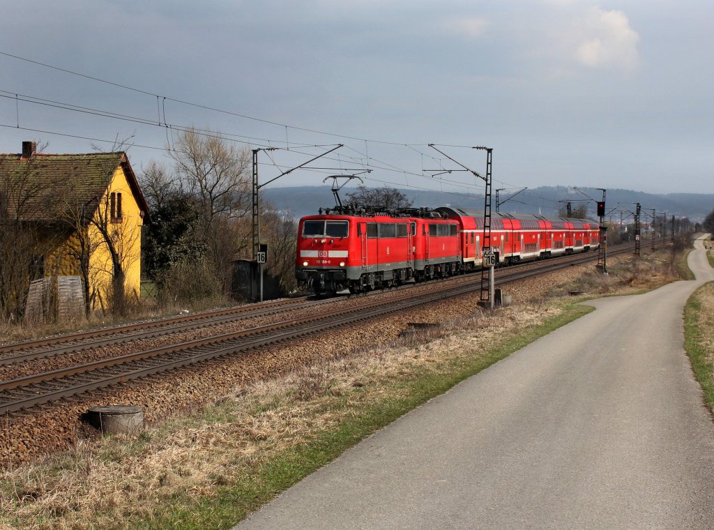 Die 111 159 und die 111 208 mit einem RE nach Nrnberg am 24.03.2012 unterwegs bei Plling.