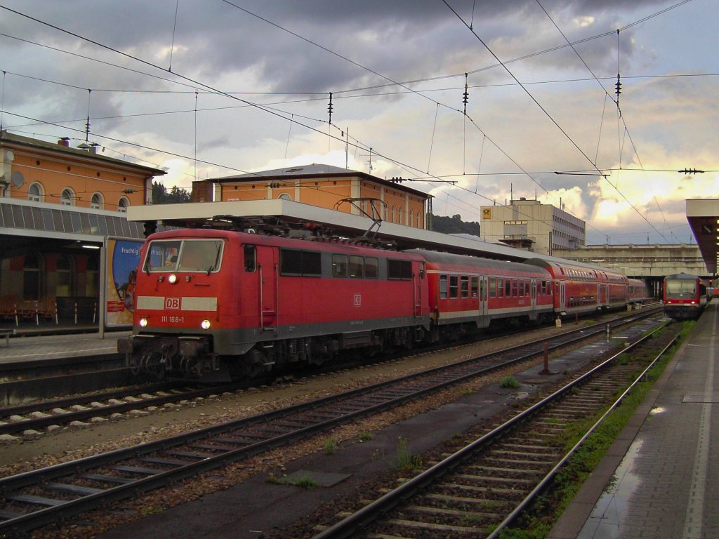 Die 111 168 am 08.08.2008 mit einem RE nach M�nchen im Passauer Hbf. 