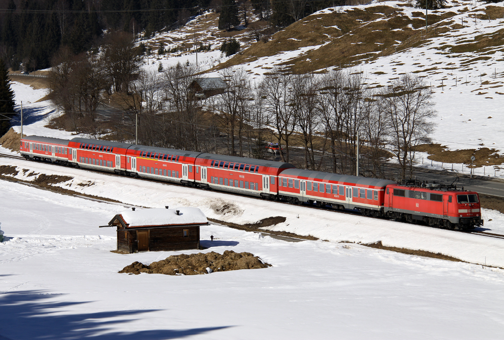 Die 111 179-8 mit der RB von Mittenwald nach Mnchen in Klais am 03.03.2013