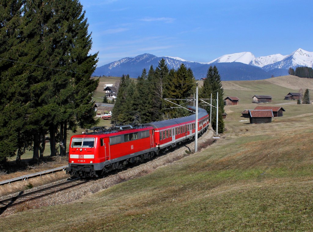 Die 111 180 mit einer RB nach Innsbruck am 04.04.2013 unterwegs bei Schmalenseehhe.