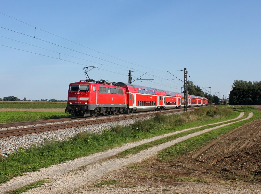 Die 111 182 mit einem RE nach M�nchen am 16.09.2012 unterwegs bei Langenisarhofen.