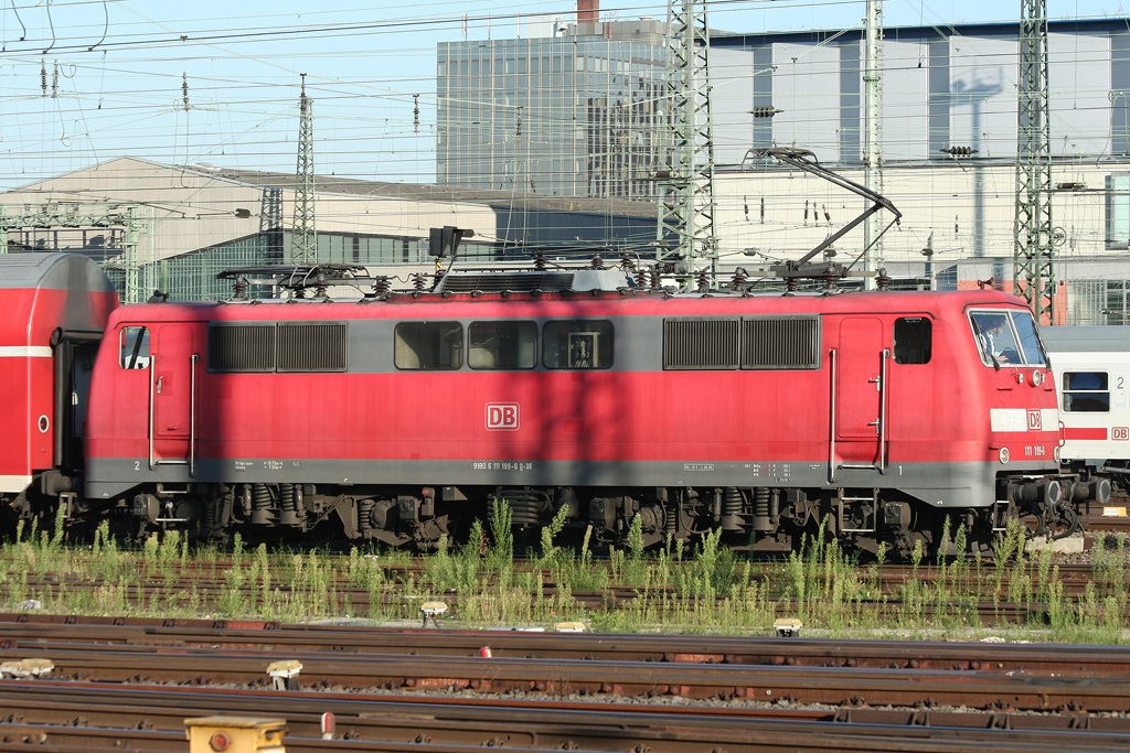 Die 111 199-6 zieht einen RE zur Bereitstellung nach Frankfurt a.M. HBF am 20.08.2010