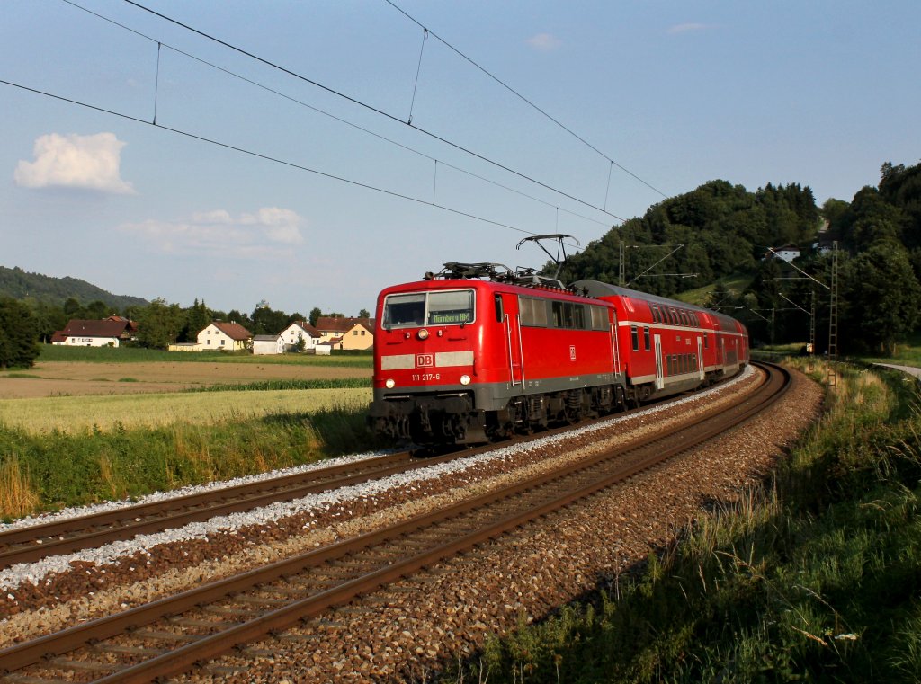 Die 111 217 mit einem RE nach Nrnberg am 13.07.2013 unterwegs bei Eind.