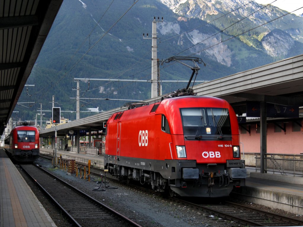 Die 1116 104 am 11.06.2009 bei einer Rangierfahrt im Innsbrucker Hbf. 