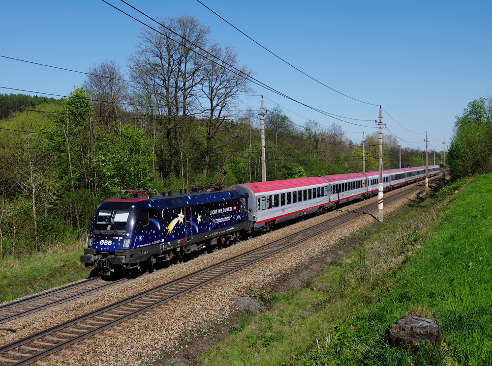 Die 1116 126  Licht ins Dunkel  war am 28 April mit  OIC 866 Alpenzoo Innsbruck Tirol unterwegs und wurde von mir bei  Vcklabruck bildlich festgehalten.