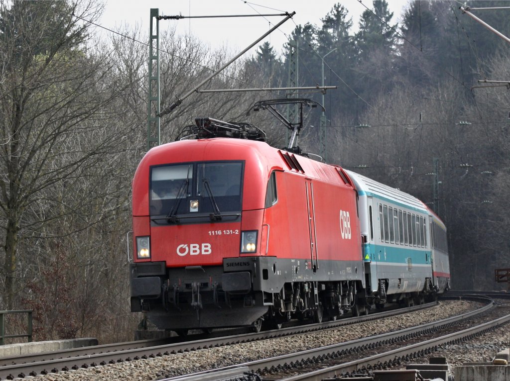 Die 1116 131 am 04.04.2009 mit einem EC unterwegs bei Aling. 