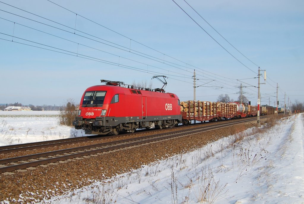 Die 1116 153 tourt zur Zeit als Katze verkleidet durchs Land.
Am 18.12.2010 war sie aber im Einheitsrot mit einem
Gterzug bei Marchtrenk zu sehen.