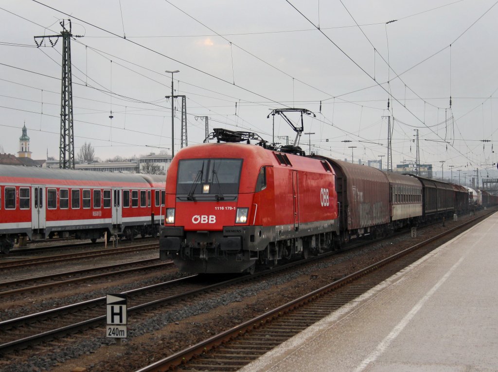 Die 1116 179 am 14.03.2009 mit einem Gterzug bei der Durchfahrt durch den Regensburger Hbf.