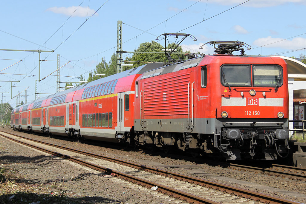 Die 112 150 zieht einen RE vin Lbeck nach Hamburg in Pinneberg am 12.08.2012