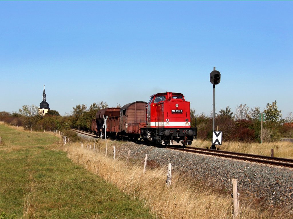 Die 112 708 am 16.10.2011 mit einem Fotogterzug unterwegs bei Crawinkel. 