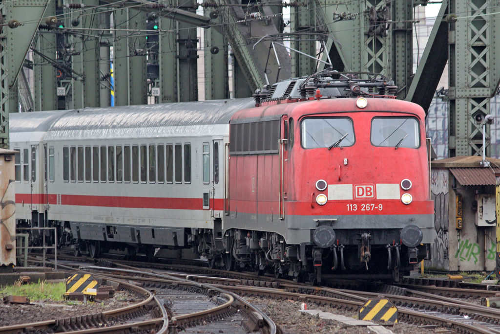 Die 113 267-9 in Kln Hbf am 07,05,10