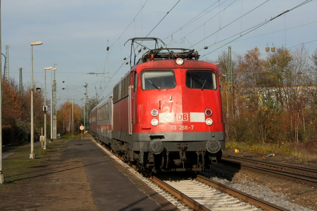 Die 113 268-7 am 21.11.2010 in Opladen.