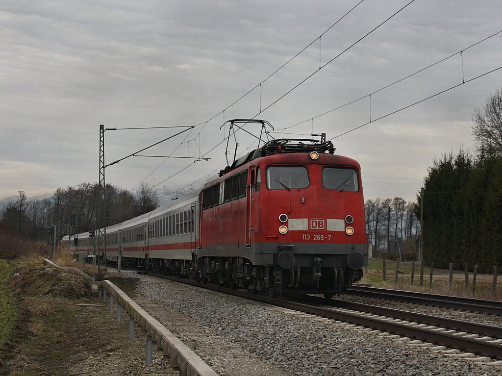 Die 113 268 mit dem IC Groglockner am 20.03.2010 unterwegs beim B Vogel. 