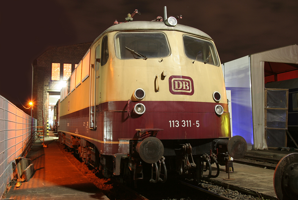 Die 113 311-5 stehen ebenfalls im DB Museum Koblenz zur Nacht der langen Museen am 24.09.2011