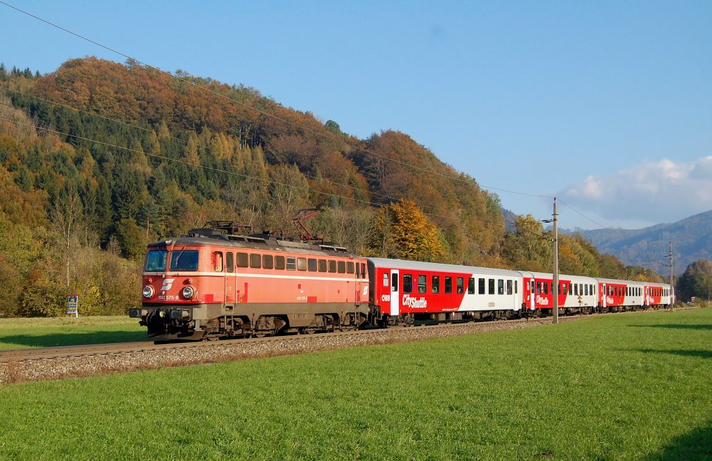 Die 1142 575 hat am 23.10.2011 mit dem R 3968
Kurs auf Micheldorf genommen.