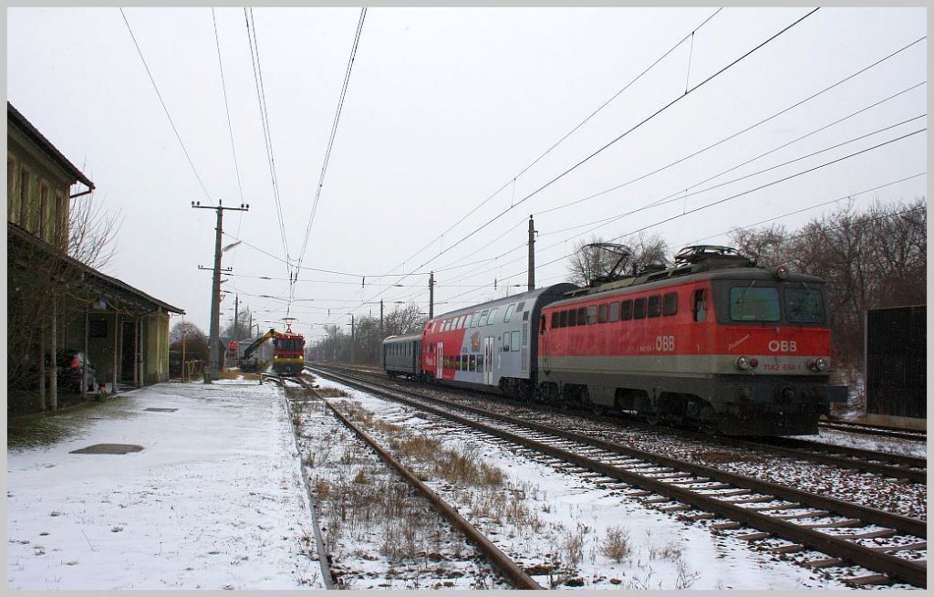 Die 1142 654 mit einer interessanten Wagenberstellung in Wien Oberlaa. 17.01.12