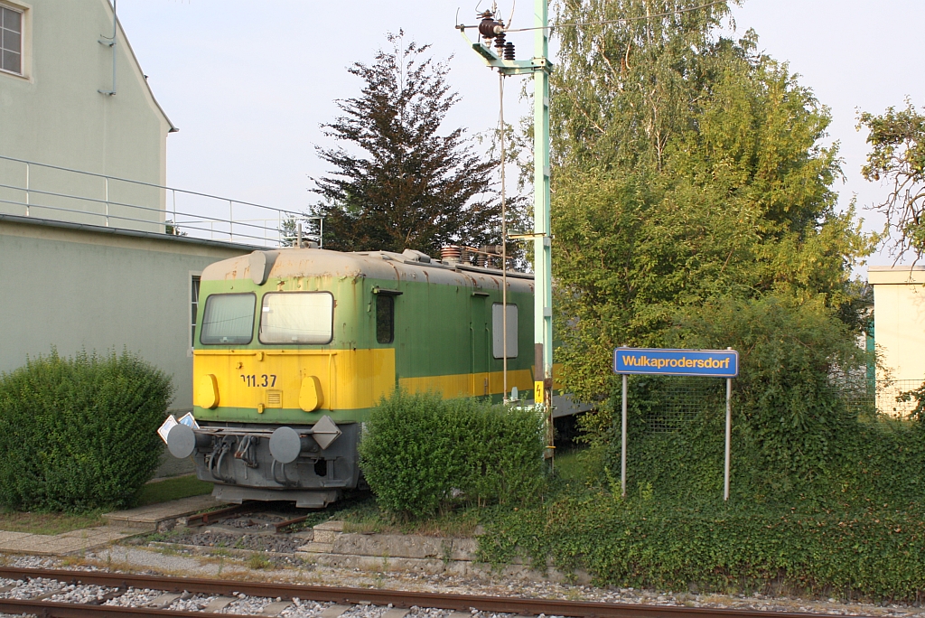 Die 1146 002 (ex 1046.17, ex 4061.17) fristet Ihr Dasein als GYSEV-Vorheizanlage 011 37; Wulkaprodersdorf am 13.August 2010.