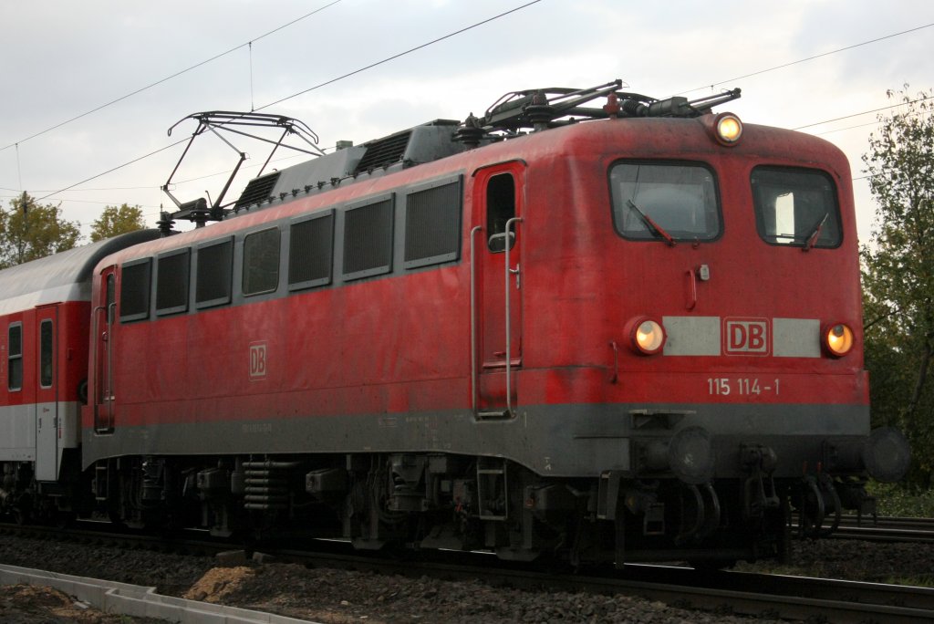 Die 115 114-1 in Kln Gremberg am 24.10.2010.