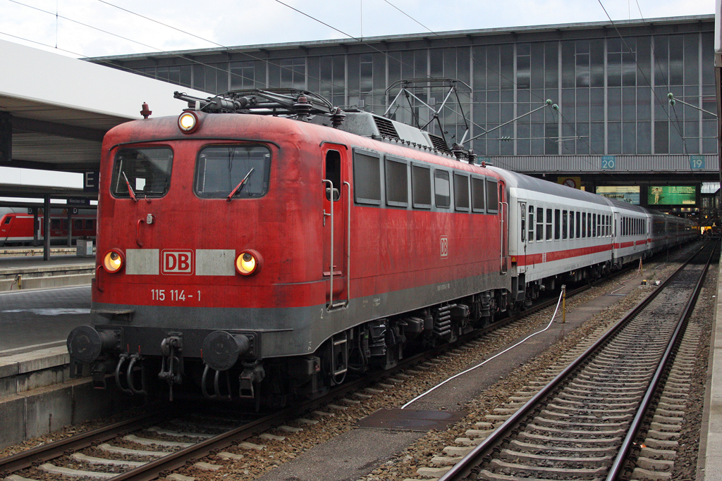 Die 115 114-1 in Mnchen Hbf am 02,08,10