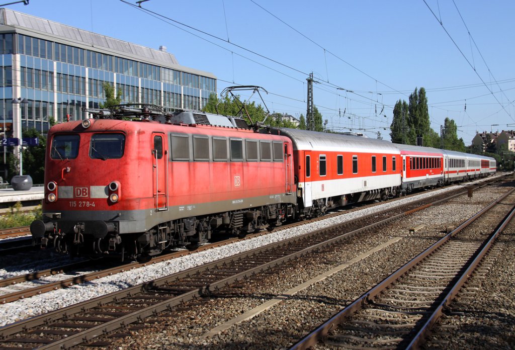 Die 115 278-4 zieht einen PbZ durch Mnchen Heimeranplatz am 08.09.2012