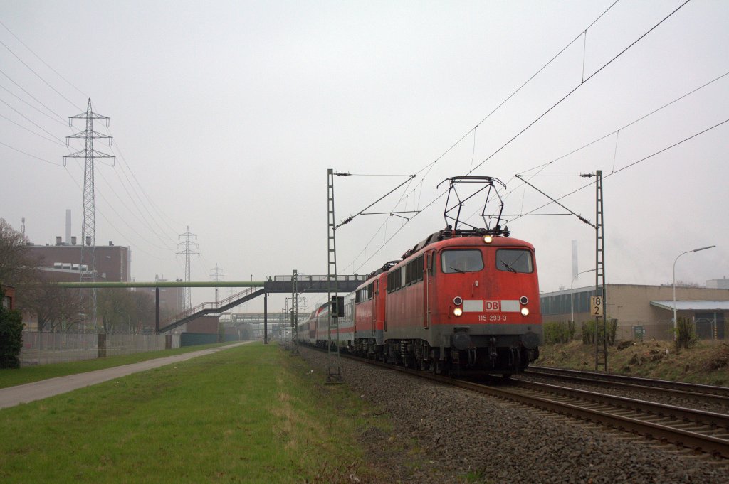 Die 115 293-3 als Pbz 2470 von Frankfurt (Main) Hbf nach Dortmund Hbf am 31.03.2012 in Dormagen Bayerwerk.