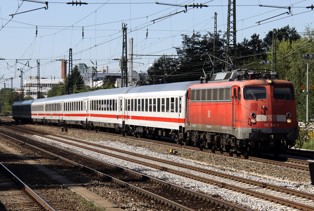 Die 115 346-9 zieht einen IC von Mnchen Richtung Sden am 08.09.2012