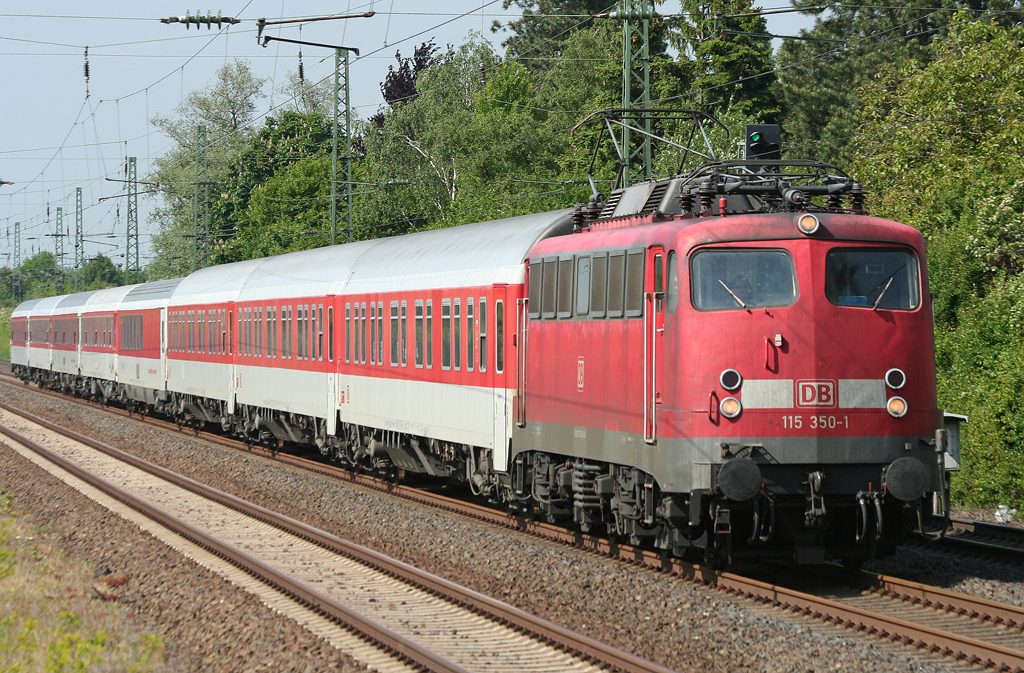 Die 115 350-1 zieht einen AZ aus Dortmund Bbf zur Bereitstellung nach Dsseldorf HBF am 23.05.2010