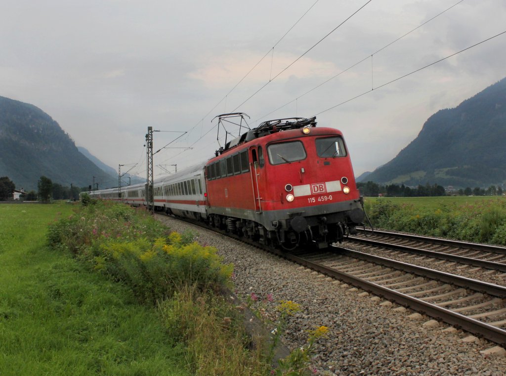 Die 115 459 mit dem IC Groglockner am 04.08.2012 unterwegs bei Niederaudorf.