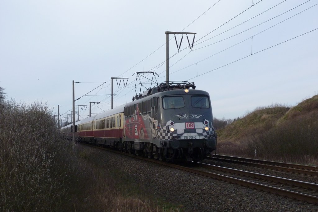 Die 115 509-2 mit dem TEE 9 auf der Rckfahrt am 24.03.2012 bei Veenhusen.