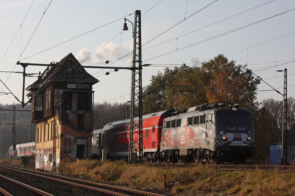 Die 115 509 zieht am 19.11.11 den Pbz 2476 von Frankfurt (Main) nach Dortmund durch Krefeld-Hohenbudberg.