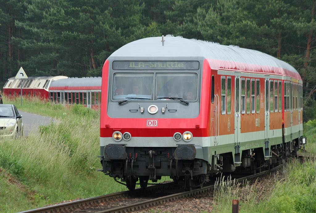 Die 119 158-4 schiebt den ILA Express mit 6 Silberlingen und Wittenberger aus Berlin Lichtenberg nach Berlin Schnefeld am 13.06.2010