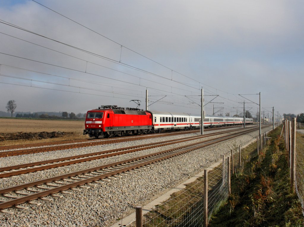Die 120 120 mit einem IC am 29.10.2011 unterwegs bei Hattenhofen.
