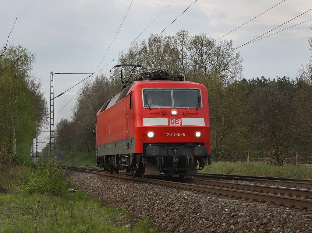 Die 120 126 am 29.04.2010 unterwegs bei Eystrup.