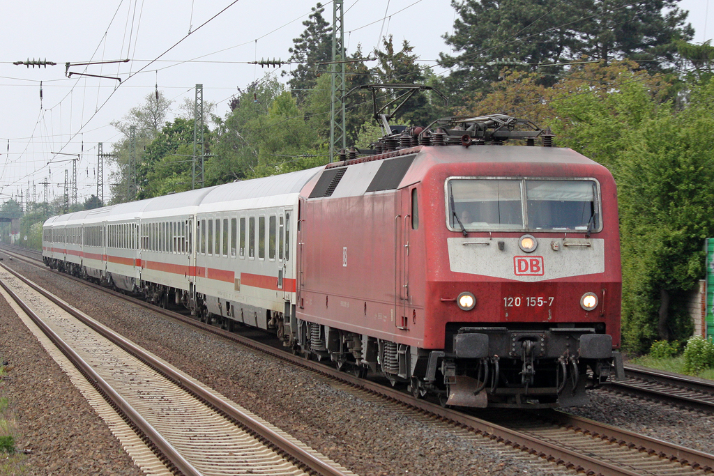 Die 120 155-7 in Angermund am 09,05,10