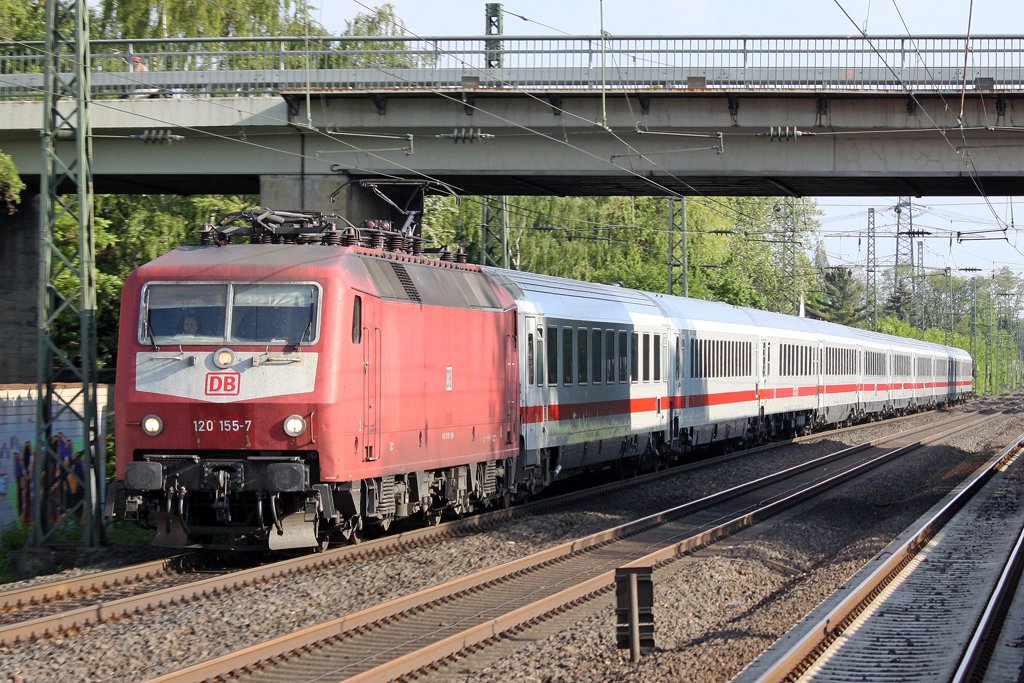Die 120 155-7 in Angermund am 23,05,10