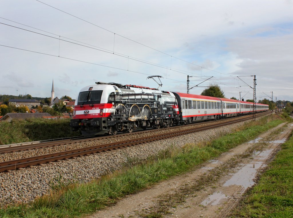 Die 1216 020 mit einem Brenner EC nach Mnchen am 13.10.2012 unterwegs bei Ostermnchen.