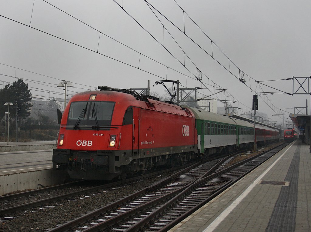 Die 1216 234 am 05.01.2010 mit einem CD EC bei der Ausfahrt aus Wien Meidling. 