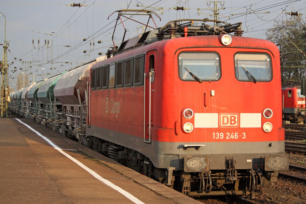 Die 139 246-3 in Mnchengladbach Hbf , am 11,11,09