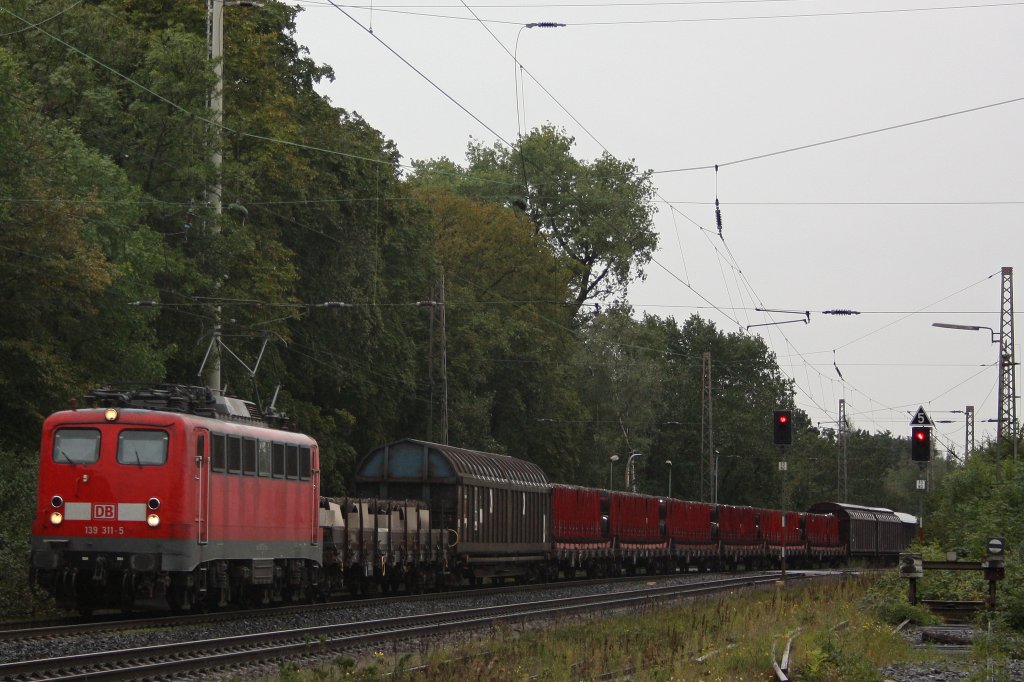Die 139 311 am 6.9.11 mit einem Gz bei der Durchfahrt durch Ratingen-Lintorf.