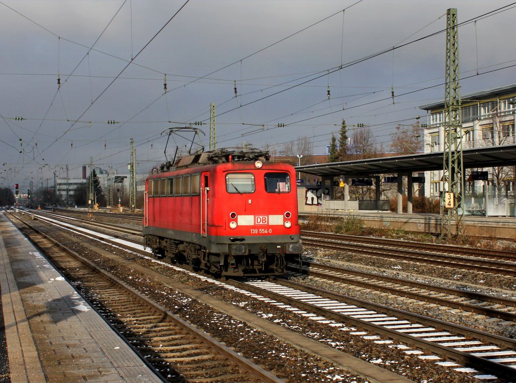 Die 139 554 am 01.12.2012 bei der Durchfahrt am Heimeranplatz (Mnchen).