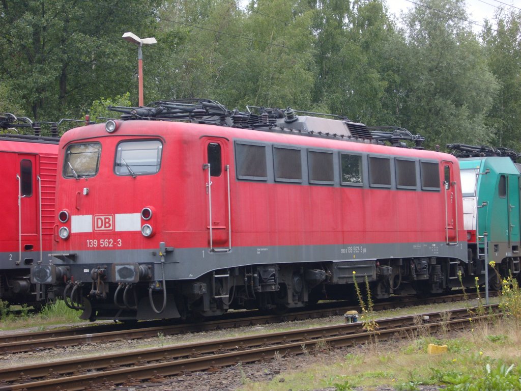 Die 139 562-3 stand am 16.08.2010 in Gremberg an der Ratherstr.