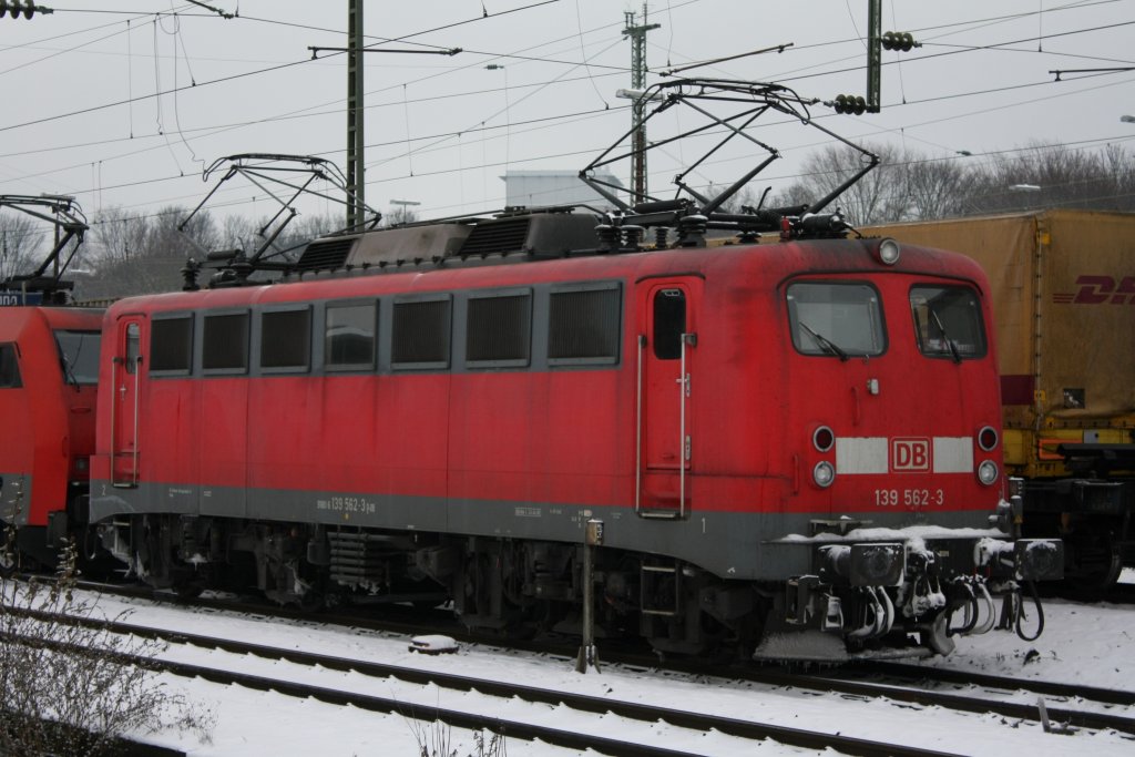 Die 139 562-3 stand am 15.12.2010 in Aachen West.